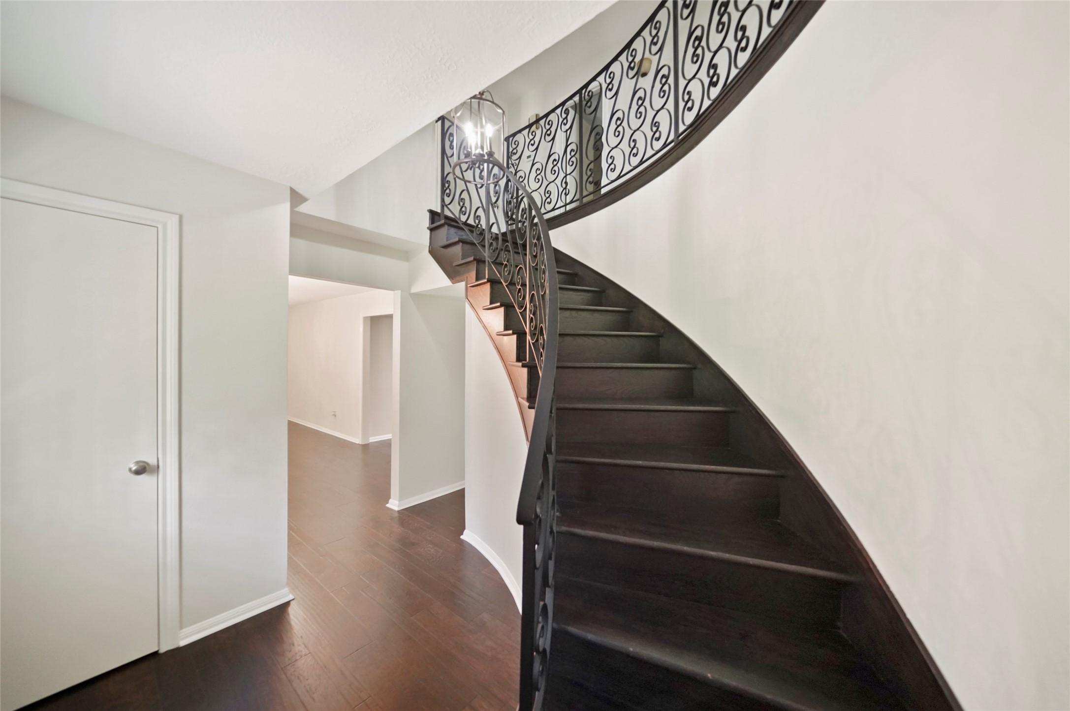 14443 Lyric Road Conroe, TX 77302 - Photo 25 of 49 Ornate staircase