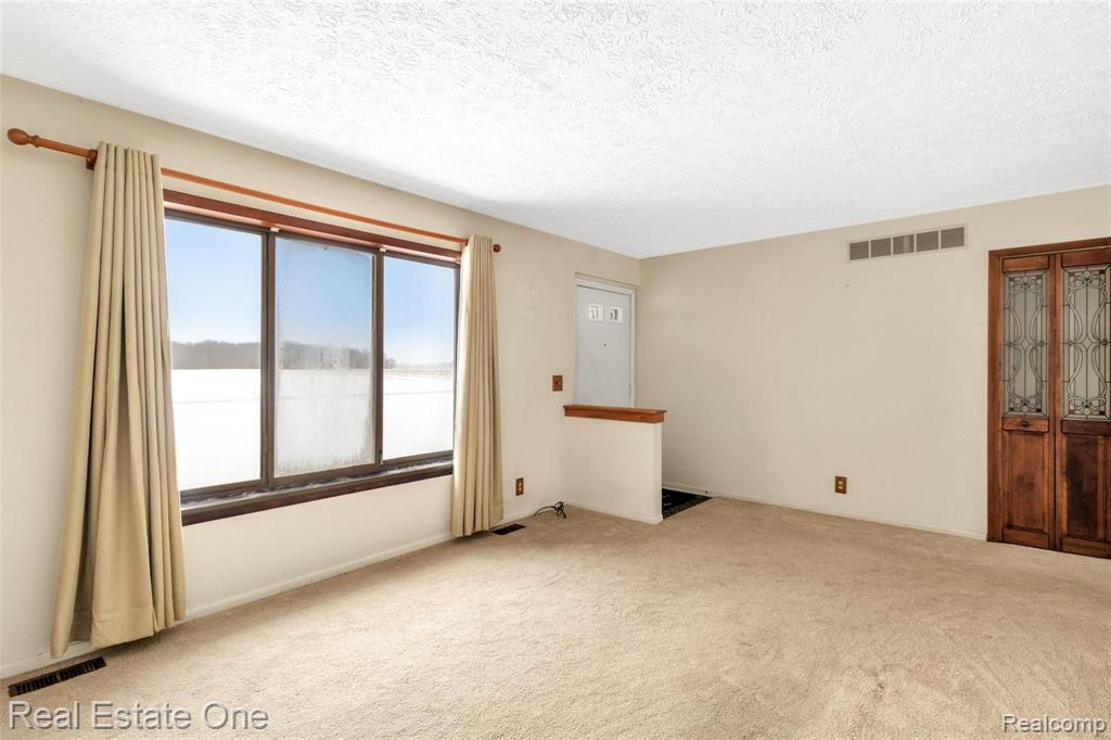 1629 North Nicholson Road Fowlerville, MI 48836 - Photo 12 of 29 Gallery Image 12