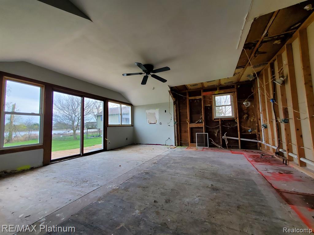 2139 Wiggins Road Fenton, MI 48430 - Photo 6 of 11