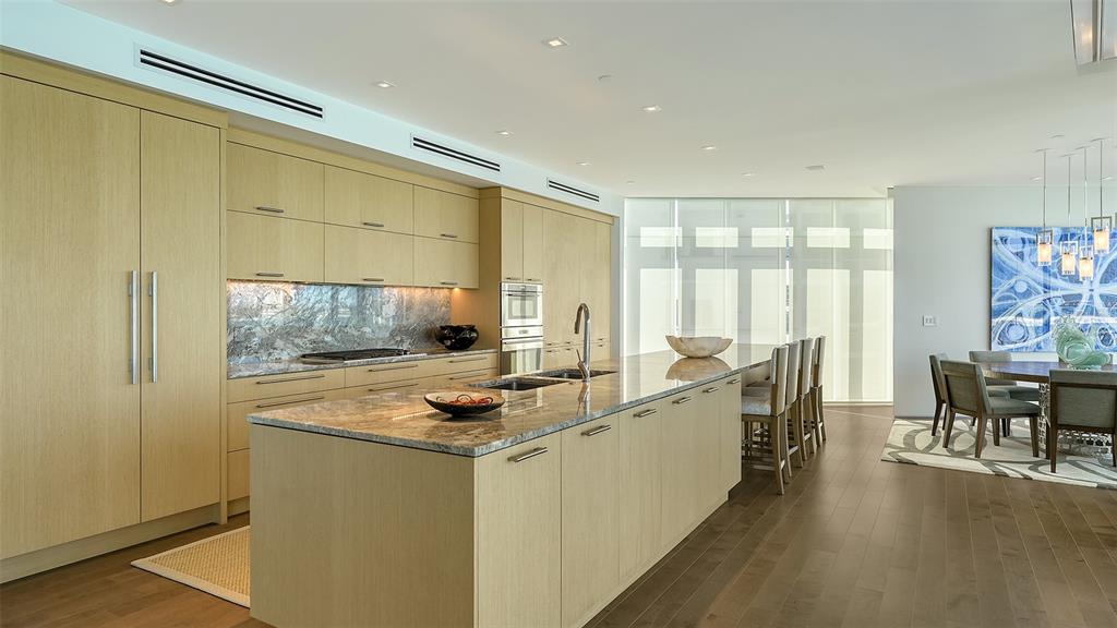 280 Golden Gate Point, Unit 600 Sarasota, FL 34236 - Photo 13 of 62