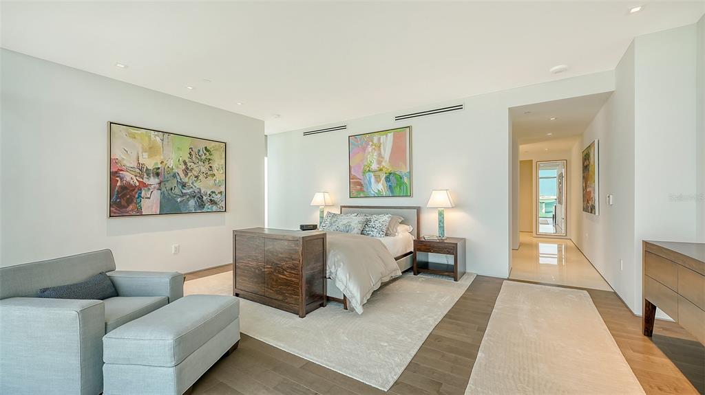 280 Golden Gate Point, Unit 600 Sarasota, FL 34236 - Photo 26 of 62