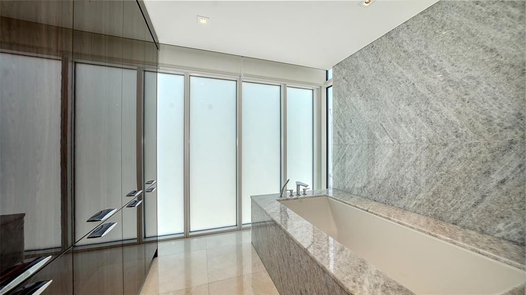 280 Golden Gate Point, Unit 600 Sarasota, FL 34236 - Photo 30 of 62