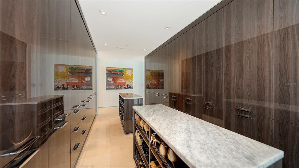 280 Golden Gate Point, Unit 600 Sarasota, FL 34236 - Photo 32 of 62