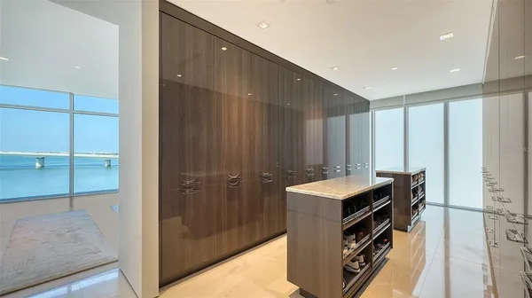 $5,600,000 | 280 Golden Gate Point, Unit 600, Sarasota, FL 34236