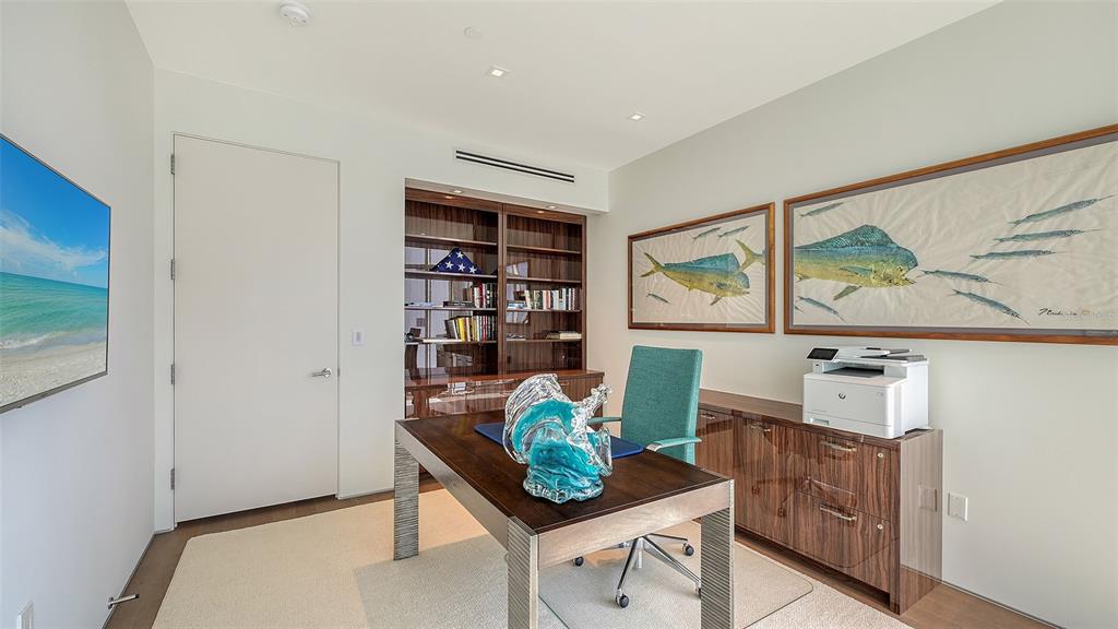 280 Golden Gate Point, Unit 600 Sarasota, FL 34236 - Photo 34 of 62