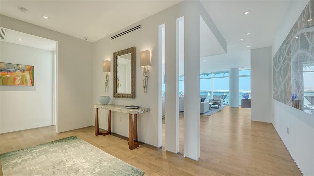 280 Golden Gate Point, Unit 600 Sarasota, FL 34236 - Photo 5 of 62