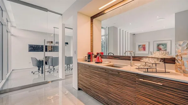 $5,600,000 | 280 Golden Gate Point, Unit 600, Sarasota, FL 34236