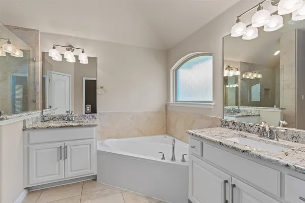 $2,300 | 7901 Arbor Knoll Court, Lago Vista, TX 78645