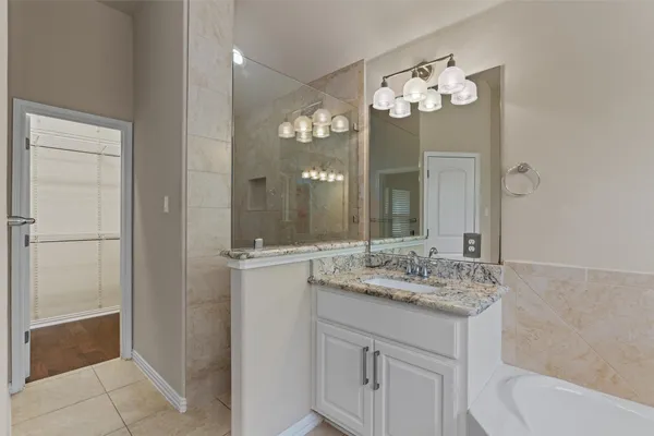 $2,300 | 7901 Arbor Knoll Court, Lago Vista, TX 78645