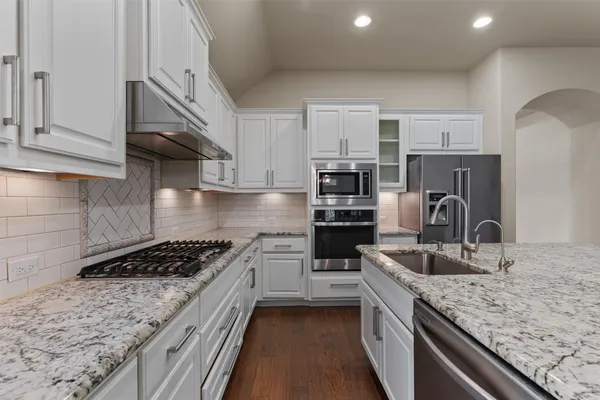 $2,300 | 7901 Arbor Knoll Court, Lago Vista, TX 78645