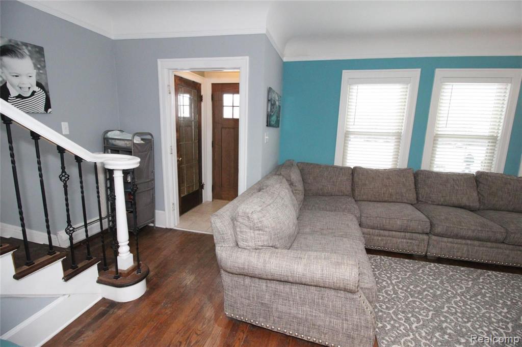 1376 Bedford Road Grosse Pointe Park, MI 48230 - Photo 4 of 49