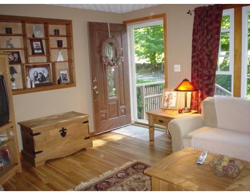 20 Cross Road Westminster, MA 01473 - Photo 4 of 14 a living room with furniture and a table