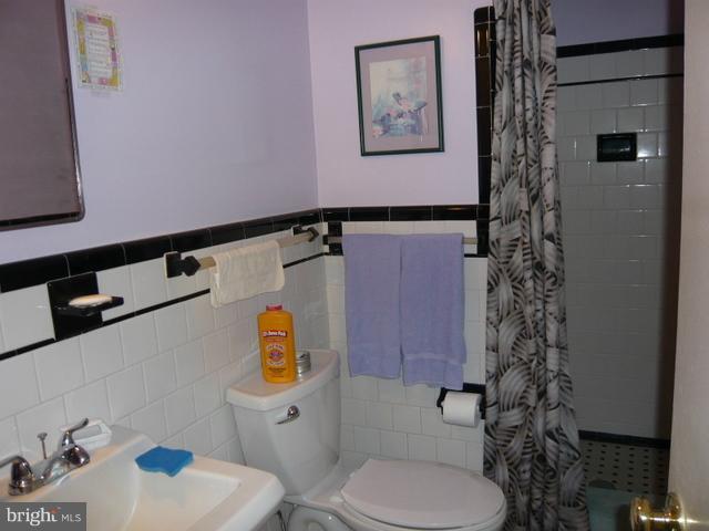 6105 Dickerson Road Dickerson, MD 20842 - Photo 4 of 26 Bath (Master)