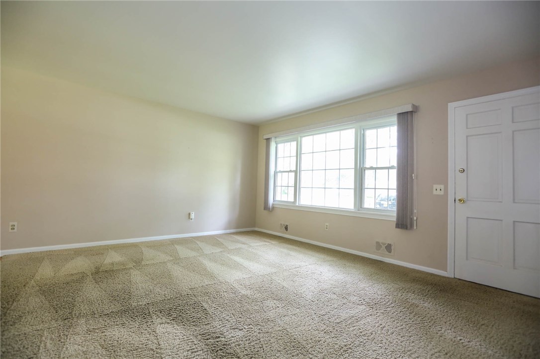 11 Crossfield Road Perinton, NY 14450 - Photo 4 of 29