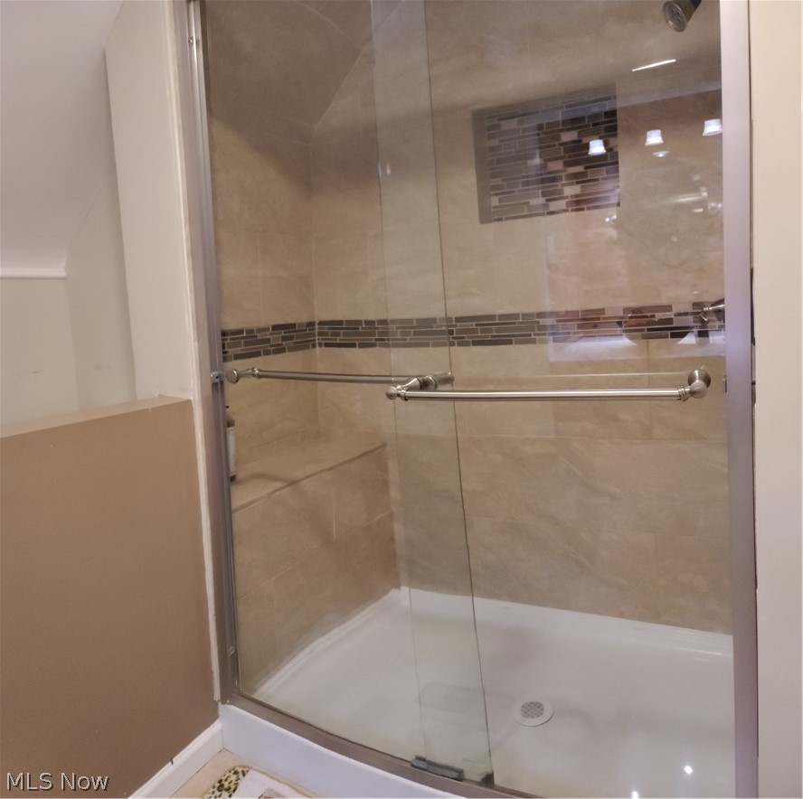 485 Greenvale Road Cleveland, OH 44121 - Photo 21 of 27 2nd floor bathroom -shower