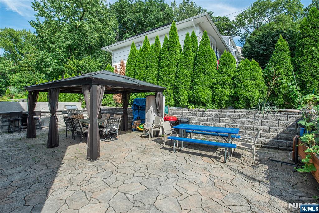 424 Oak Street Ridgefield, NJ 07657 - Photo 30 of 39 Gallery Image 30