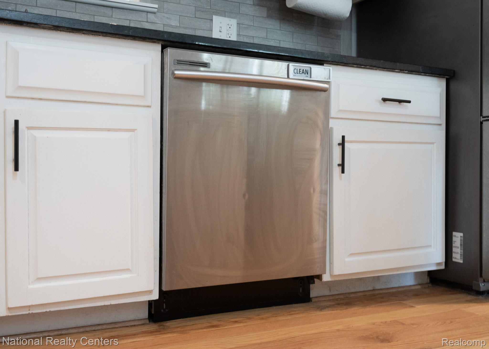 27365 Bell Road New Boston, MI 48164 - Photo 17 of 52 Gallery Image 17