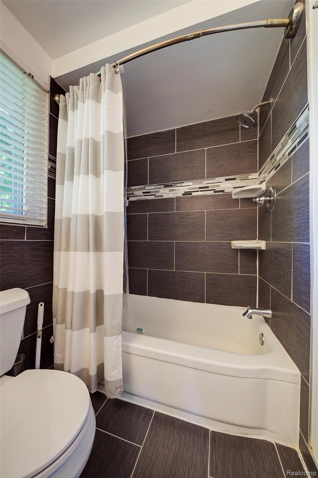 7185 Springridge Road West Bloomfield, MI 48322 - Photo 65 of 83 4H8A9215_6_7.jpg
