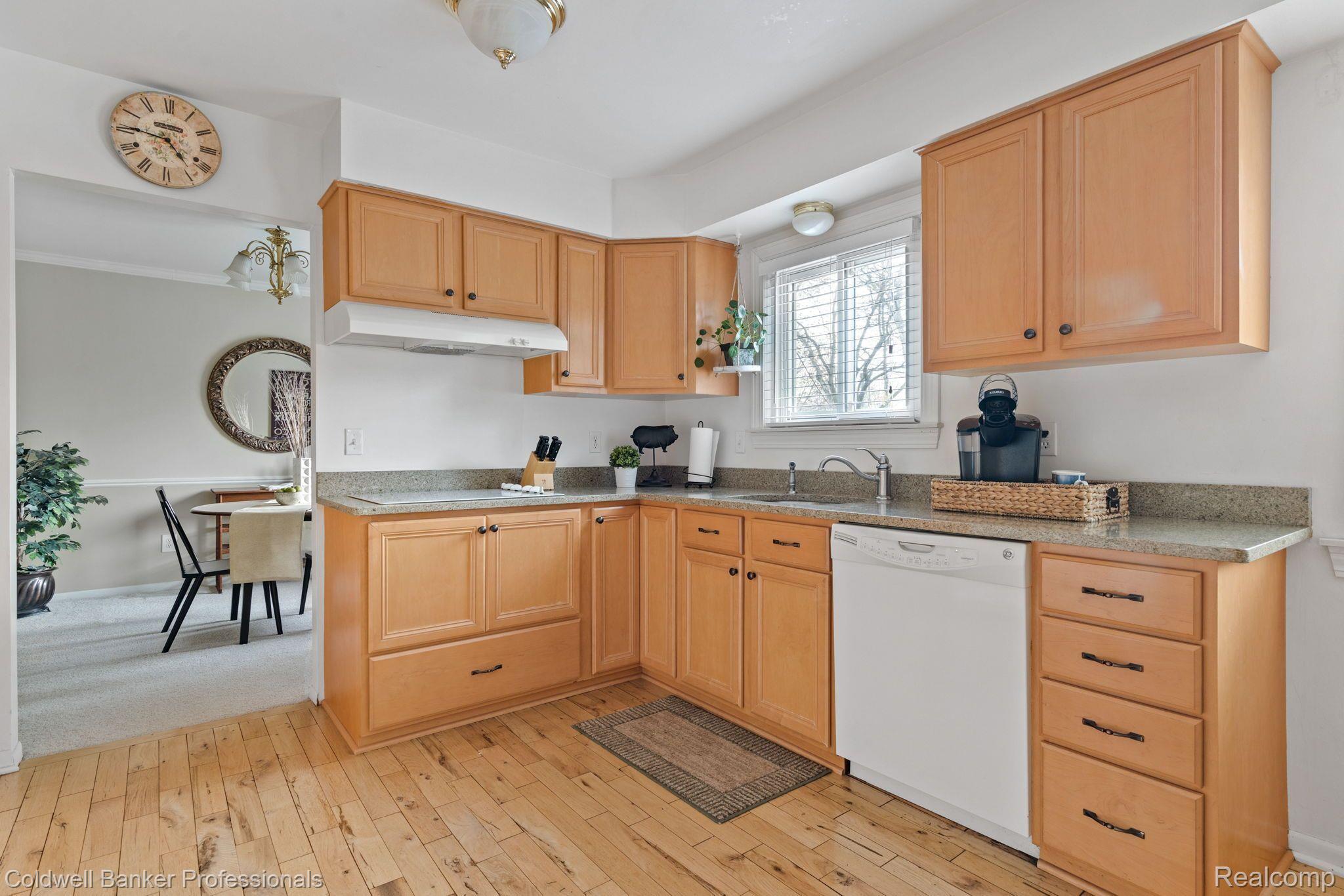 702 Campus Road Rochester, MI 48309 - Photo 10 of 35 Remodeled Kitchen with Quartz Countertops