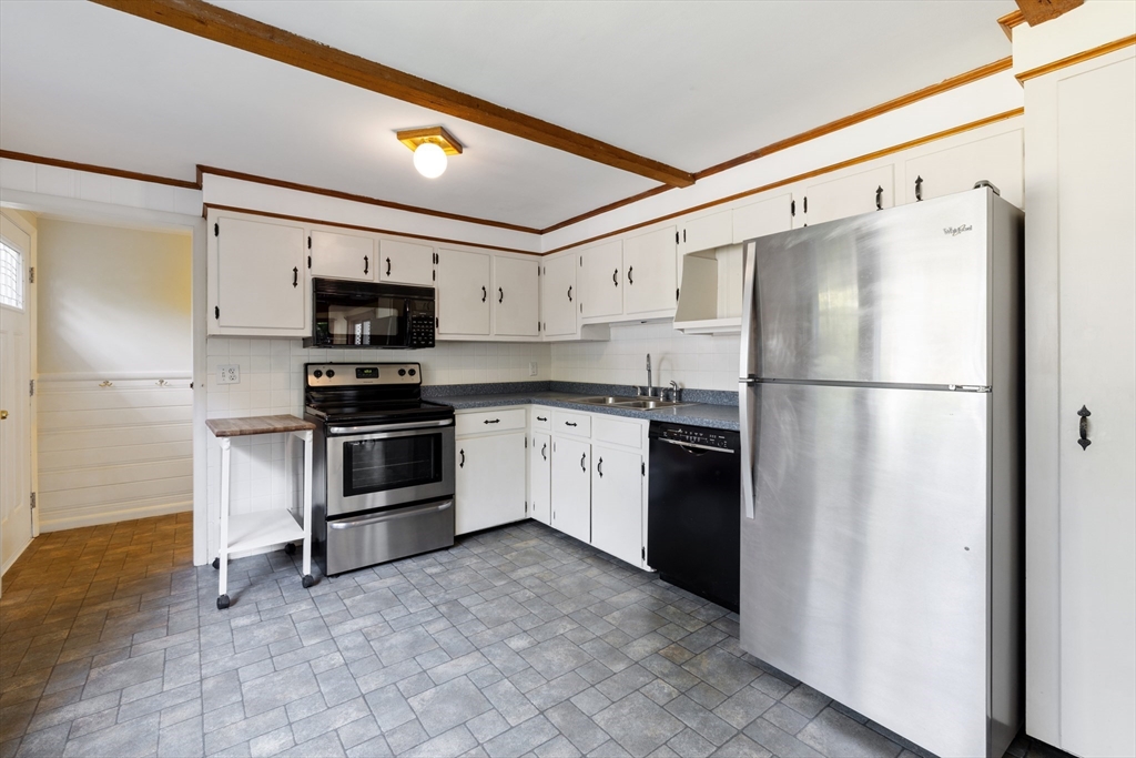 29 Montview Road Chelmsford, MA 01824 - Photo 3 of 24