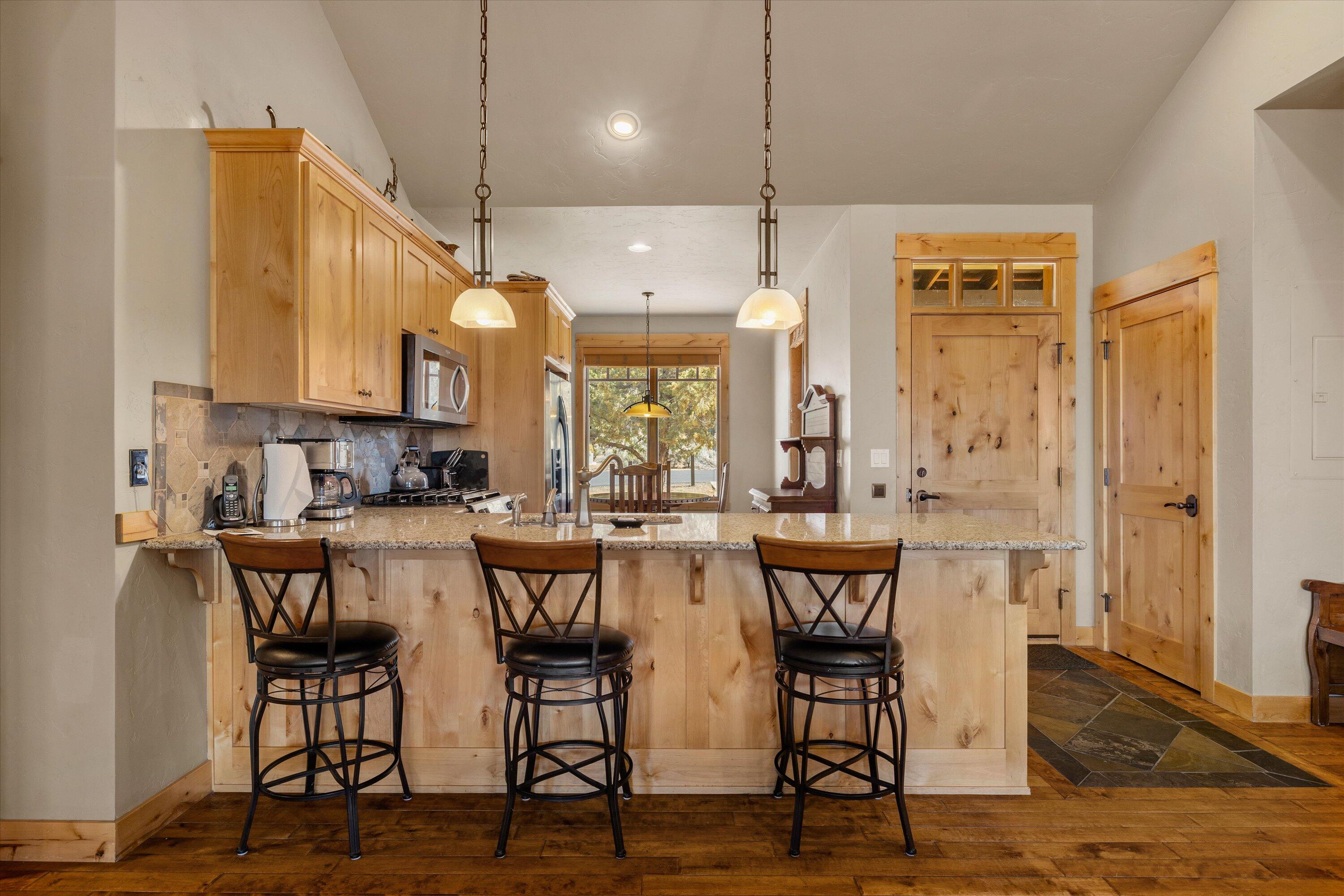 16711 Southwest Brasada Rnch Road, Unit CABIN 73 Powell Butte, OR 97753 - Photo 6 of 36 Kitchen Bar