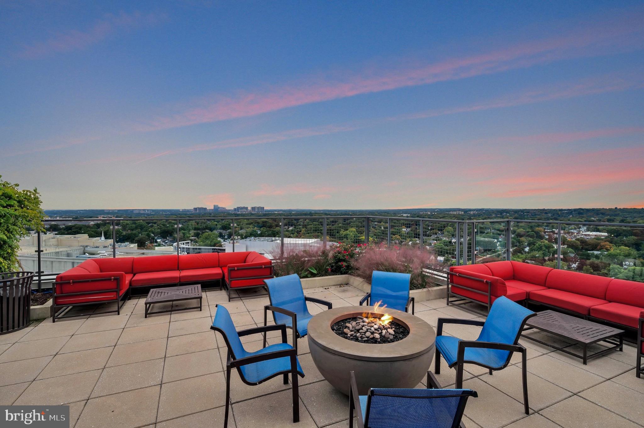 851 North Glebe Road, Unit 1712 Arlington, VA 22203 - Photo 20 of 25 a terrace with outdoor seating and city view