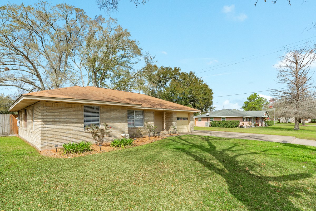 2109 North Tinsley Street Angleton, TX 77515 - Photo 2 of 27 a front view of a house with garden