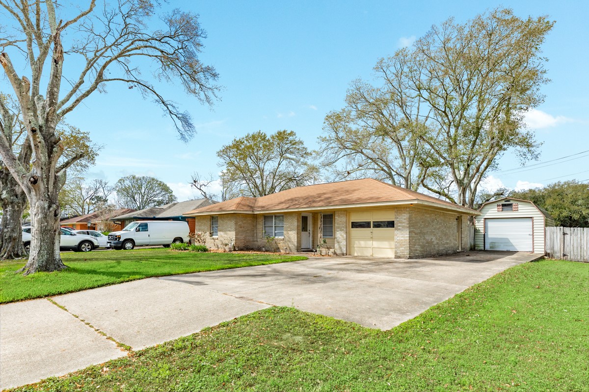 2109 North Tinsley Street Angleton, TX 77515 - Photo 3 of 27 a front view of a house with a garden