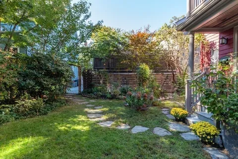 a view of yard with green space