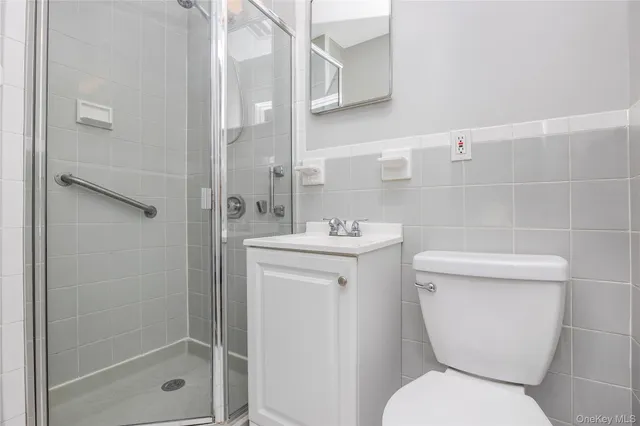 $890,000 | 16 Lynwood Drive, Valley Stream, NY 11580