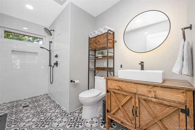 $890,000 | 16 Lynwood Drive, Valley Stream, NY 11580