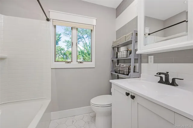 $890,000 | 16 Lynwood Drive, Valley Stream, NY 11580