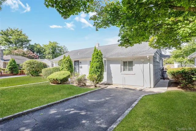 $890,000 | 16 Lynwood Drive, Valley Stream, NY 11580