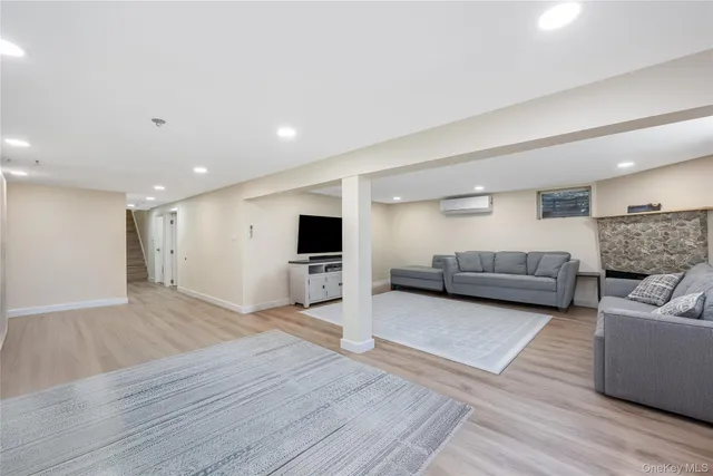 $890,000 | 16 Lynwood Drive, Valley Stream, NY 11580