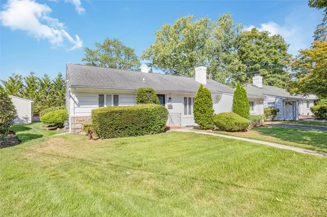 $890,000 | 16 Lynwood Drive, Valley Stream, NY 11580