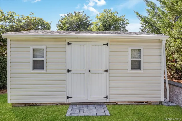 $890,000 | 16 Lynwood Drive, Valley Stream, NY 11580