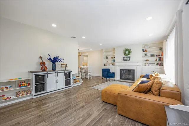 $890,000 | 16 Lynwood Drive, Valley Stream, NY 11580