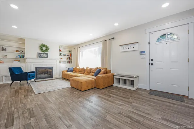 $890,000 | 16 Lynwood Drive, Valley Stream, NY 11580