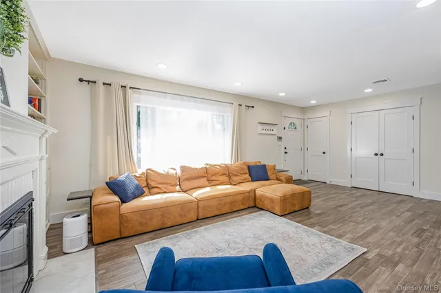 $890,000 | 16 Lynwood Drive, Valley Stream, NY 11580