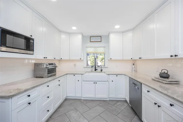 $890,000 | 16 Lynwood Drive, Valley Stream, NY 11580