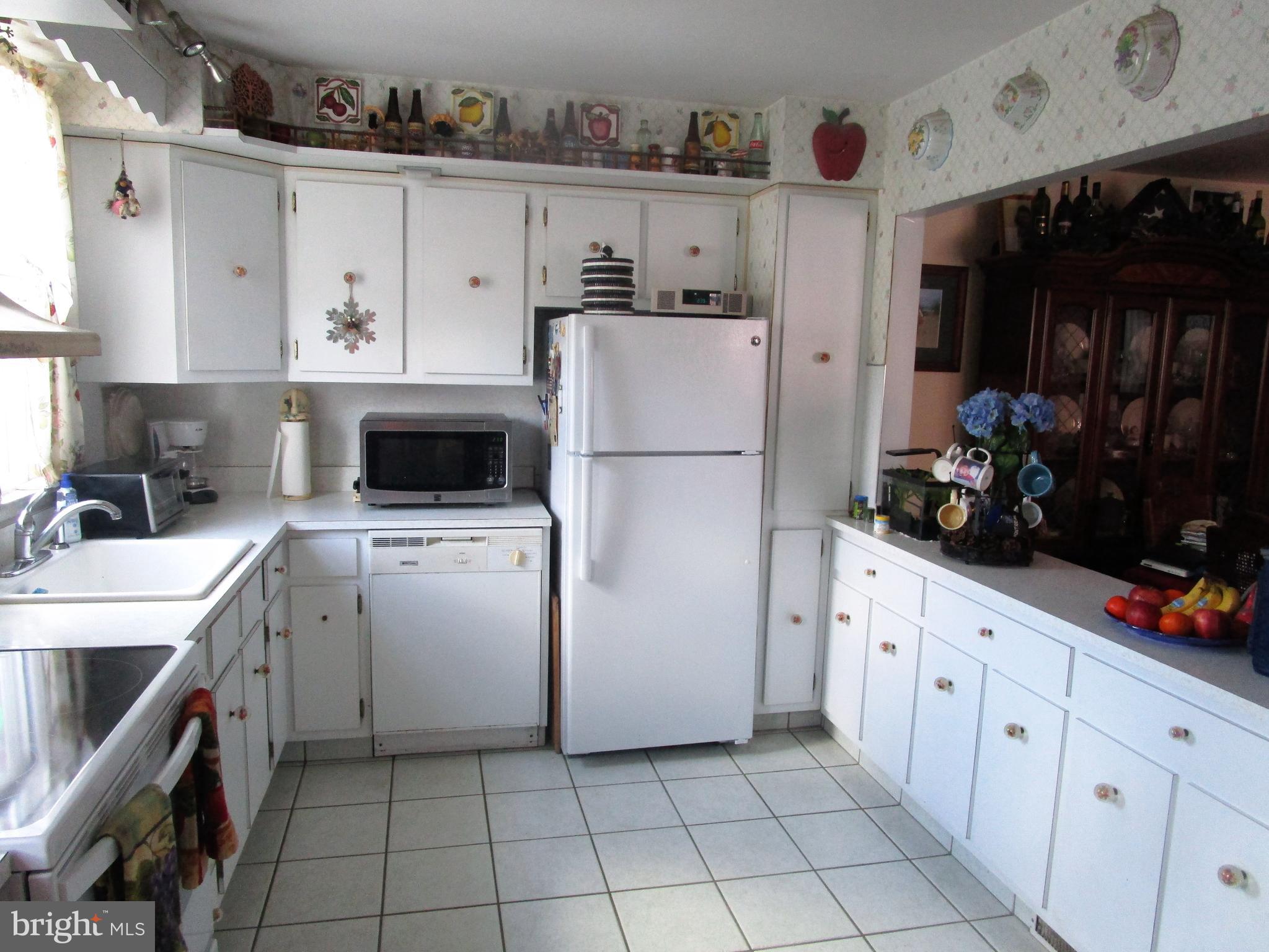 11914 Stevens Road Philadelphia, PA 19116 - Photo 16 of 37 Eat in Kitchen With Breakfast Bar