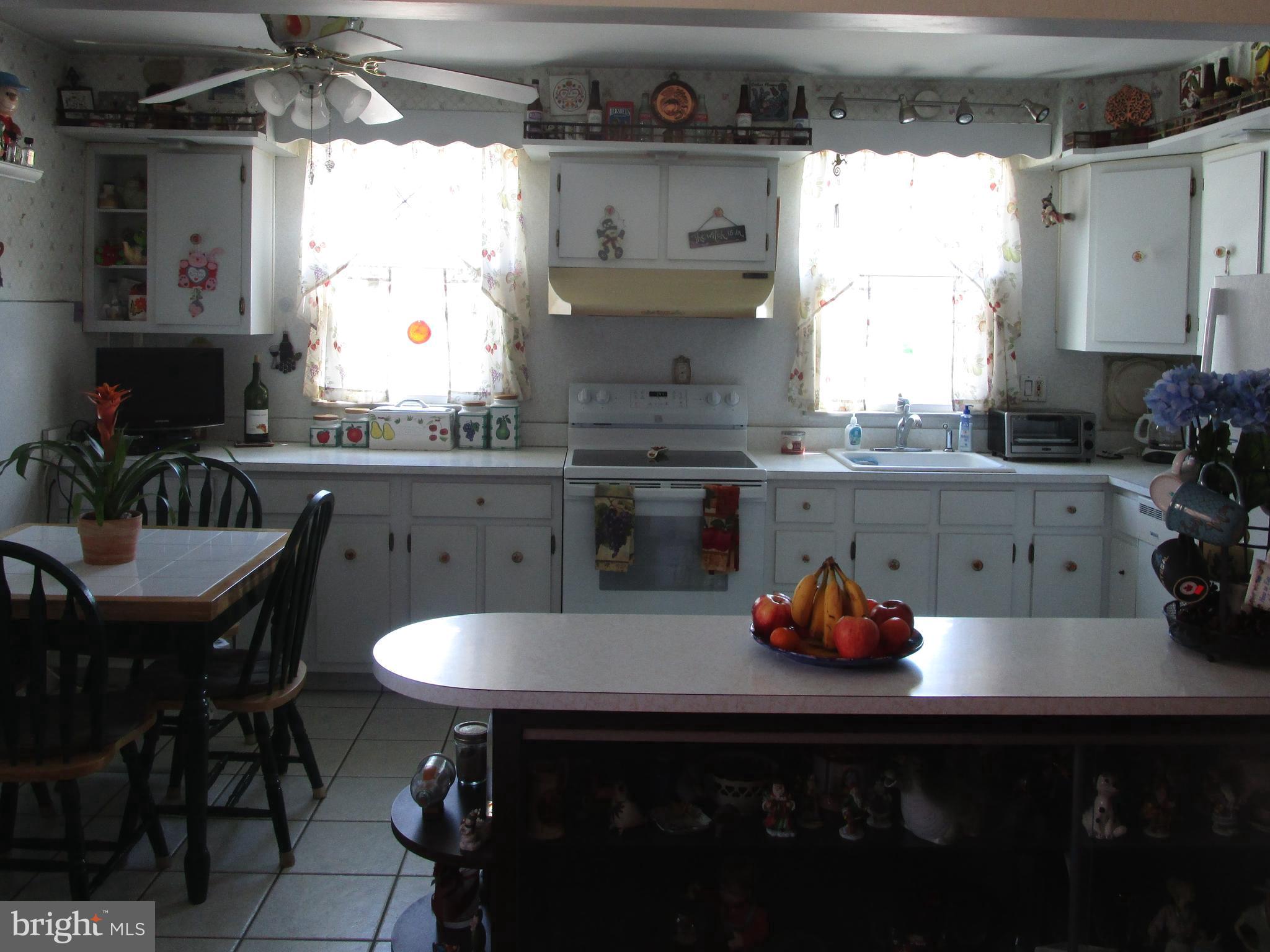 11914 Stevens Road Philadelphia, PA 19116 - Photo 19 of 37 Breakfast Bar in Kitchen next to Dining Room