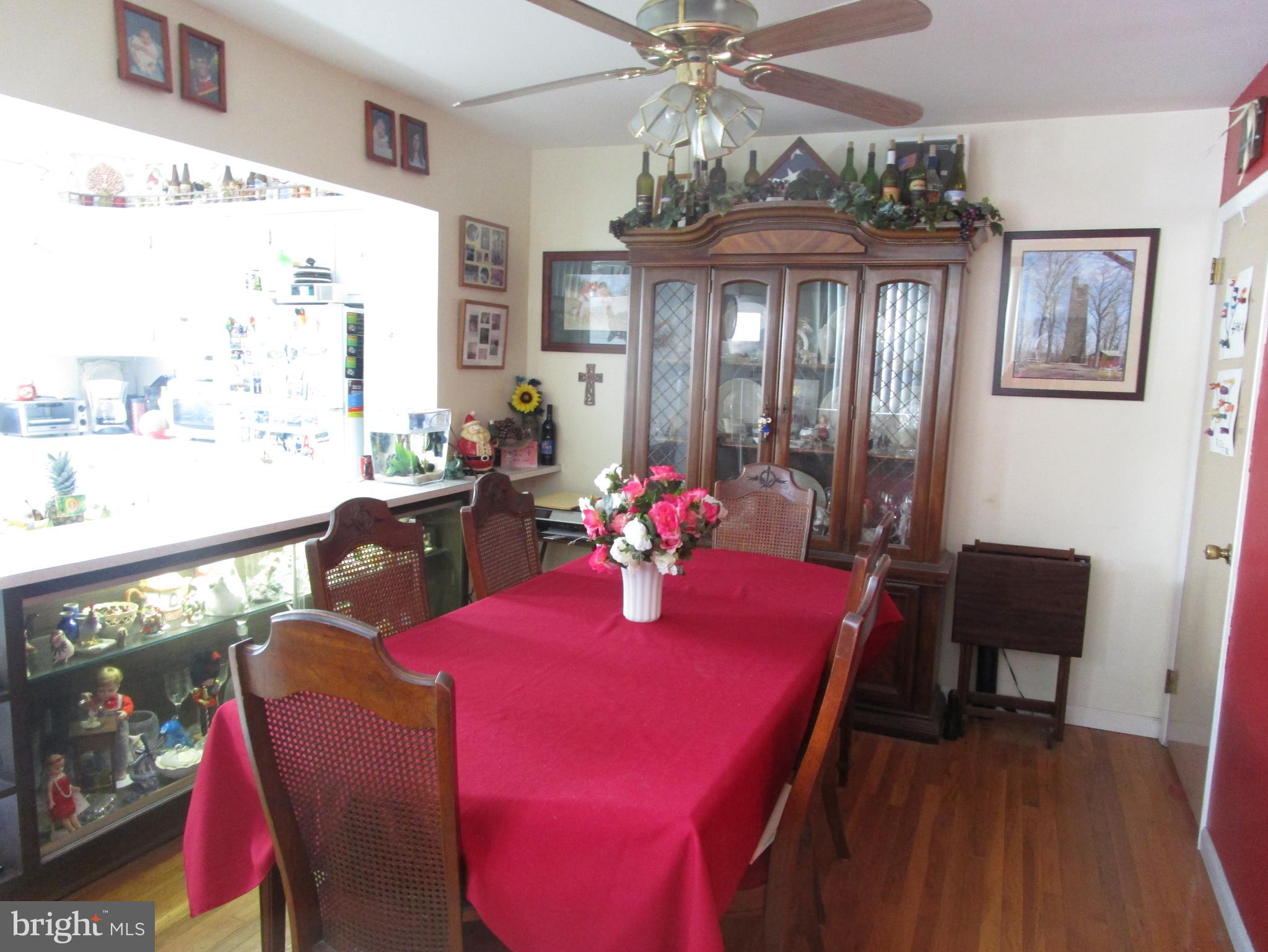 11914 Stevens Road Philadelphia, PA 19116 - Photo 21 of 37 Lots of Natural Light