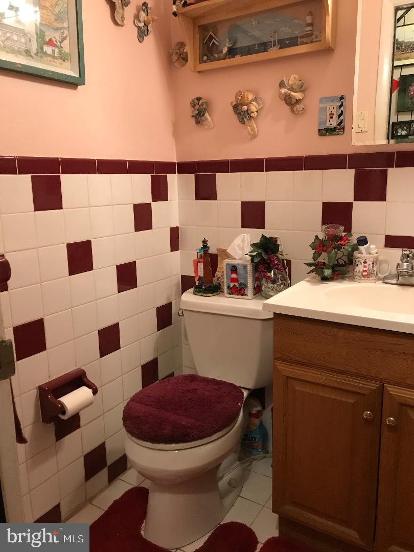 11914 Stevens Road Philadelphia, PA 19116 - Photo 28 of 37 Half Bath on Main Level