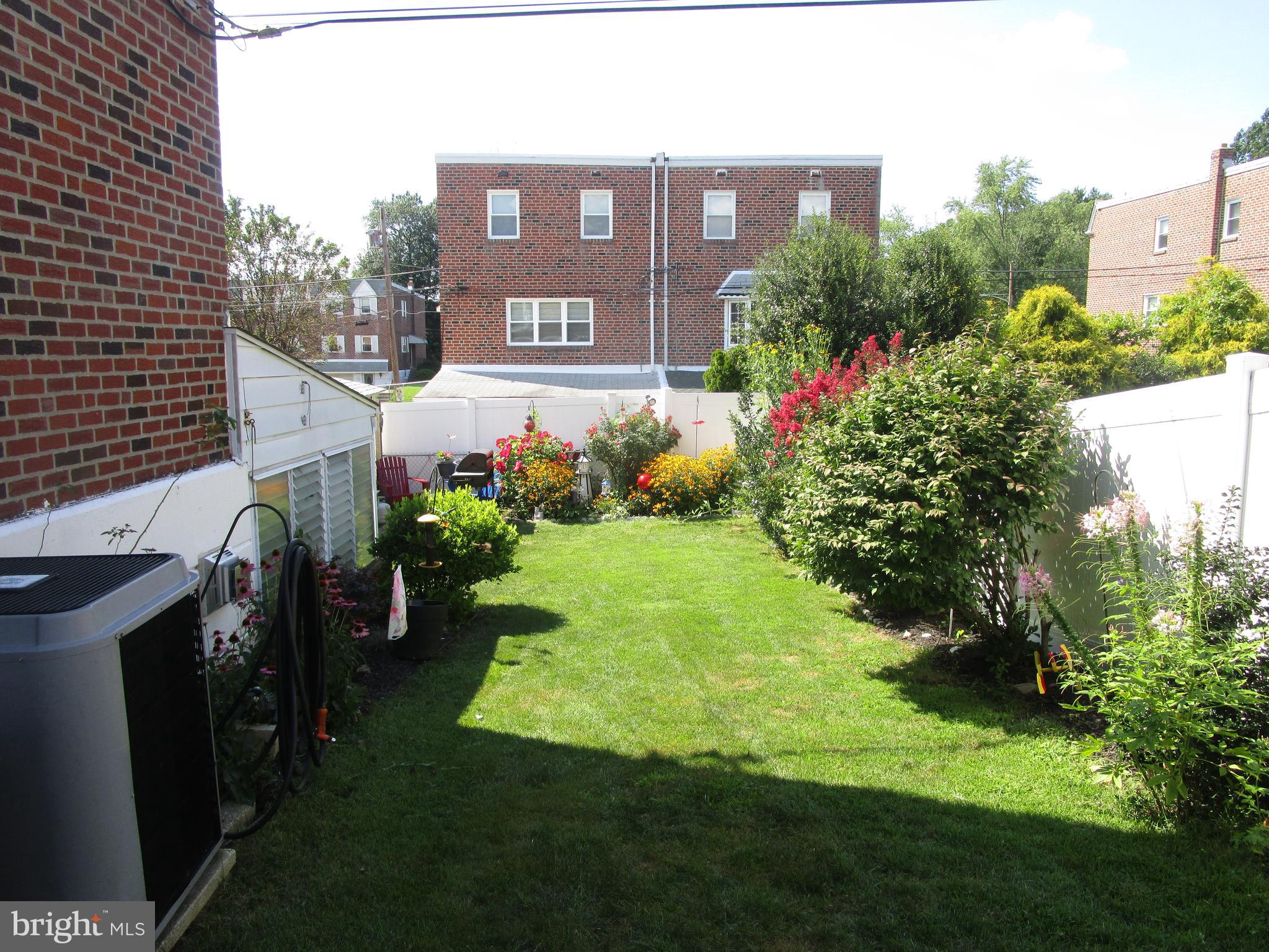 11914 Stevens Road Philadelphia, PA 19116 - Photo 8 of 37 Very Large Yard