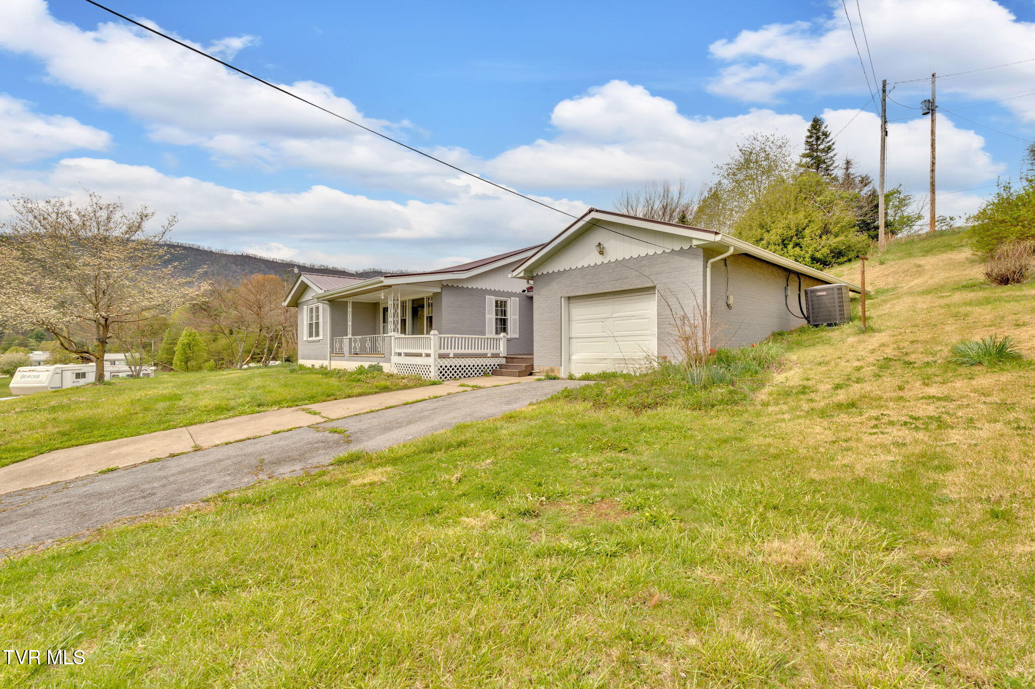 460 Piercetown Road Butler, TN 37640 - Photo 3 of 37 22-web-or-mls-JH 20250417-130