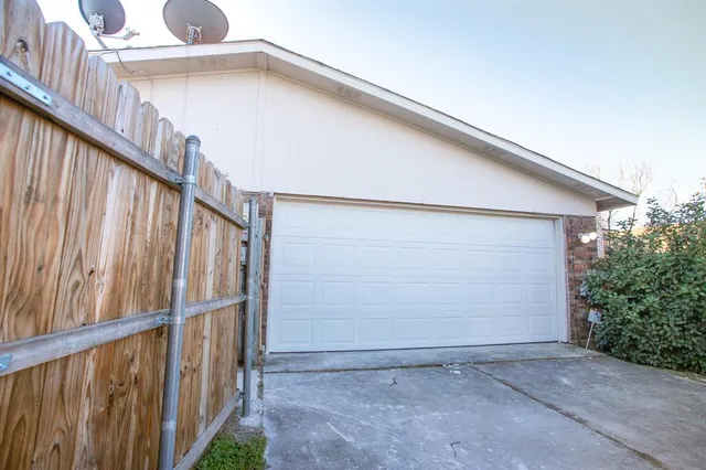 a view of a back yard of the house