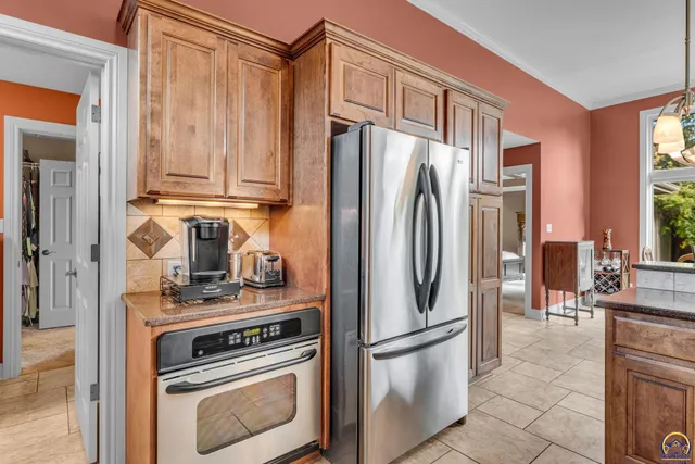 $494,900 | 2240 Southwest Millers Glen Drive, Topeka, KS 66614