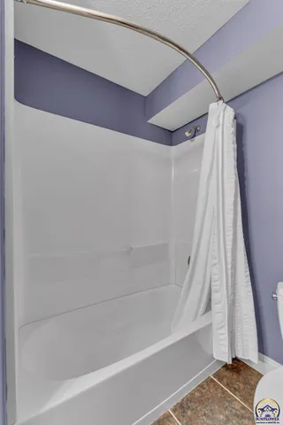 $494,900 | 2240 Southwest Millers Glen Drive, Topeka, KS 66614