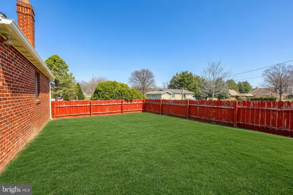 a view of yard and entertaining space